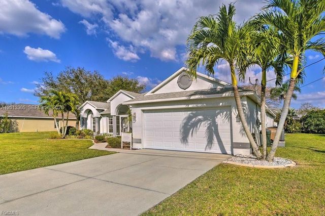 3223 SE Santa Barbara Pl, Cape Coral, FL 33904