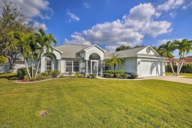 3223 SE Santa Barbara Pl, Cape Coral, FL 33904