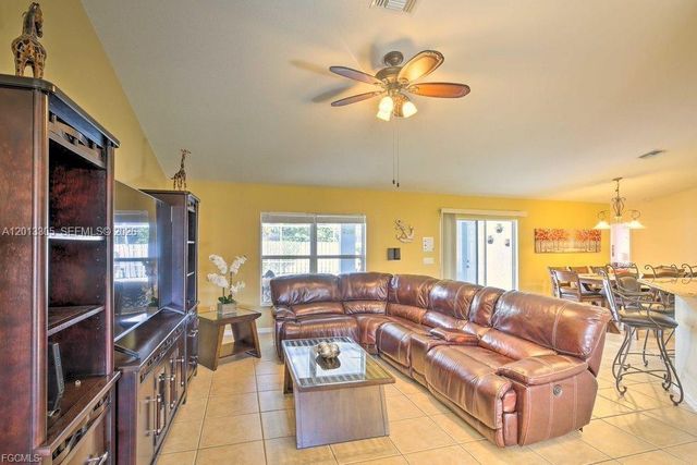 3223 SE Santa Barbara Pl, Cape Coral, FL 33904