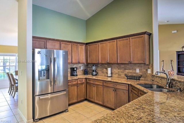 3223 SE Santa Barbara Pl, Cape Coral, FL 33904