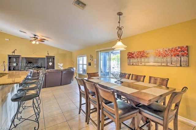 3223 SE Santa Barbara Pl, Cape Coral, FL 33904