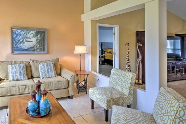 3223 SE Santa Barbara Pl, Cape Coral, FL 33904