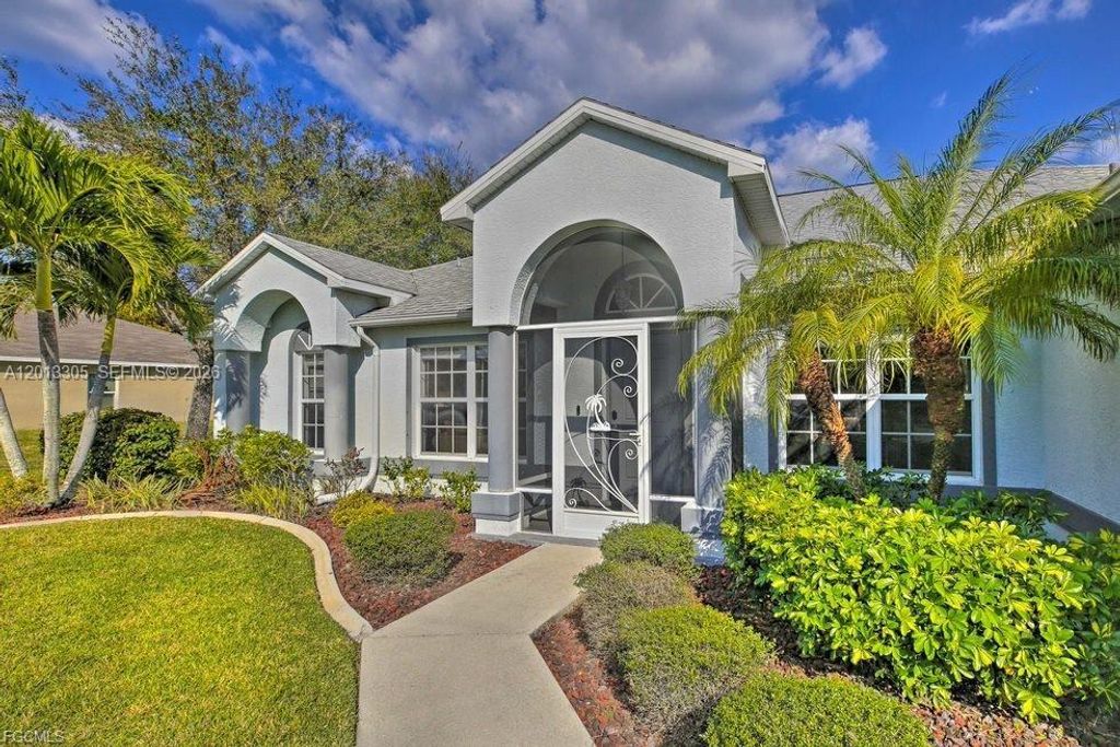 3223 SE Santa Barbara Pl, Cape Coral, FL 33904