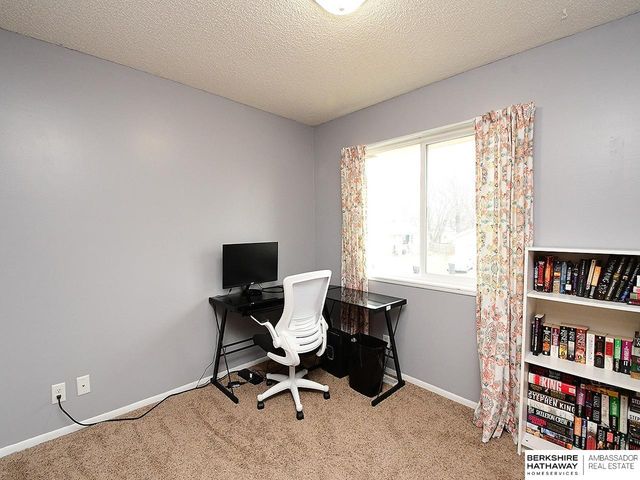 421 Sante Fe Trail, Lincoln, NE 68521