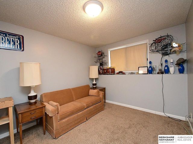 421 Sante Fe Trail, Lincoln, NE 68521