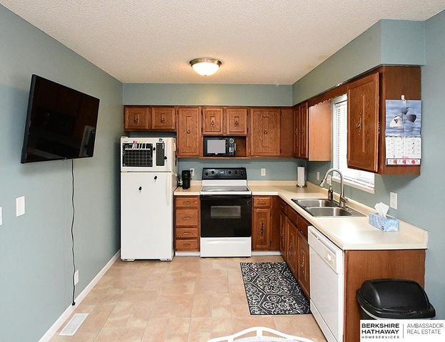 421 Sante Fe Trail, Lincoln, NE 68521