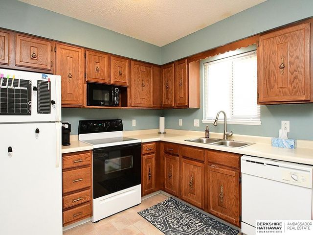 421 Sante Fe Trail, Lincoln, NE 68521