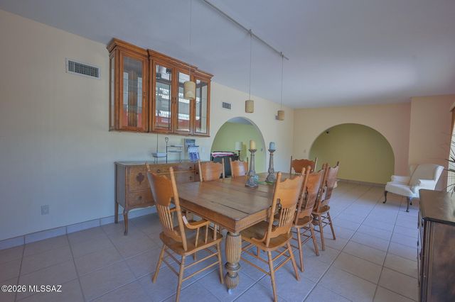 6520 E Calle De Amigos, Tucson, AZ 85750