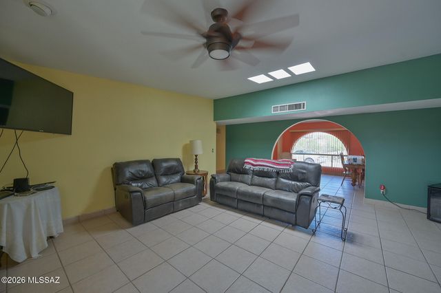 6520 E Calle De Amigos, Tucson, AZ 85750