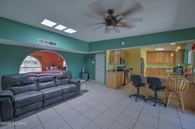 6520 E Calle De Amigos, Tucson, AZ 85750