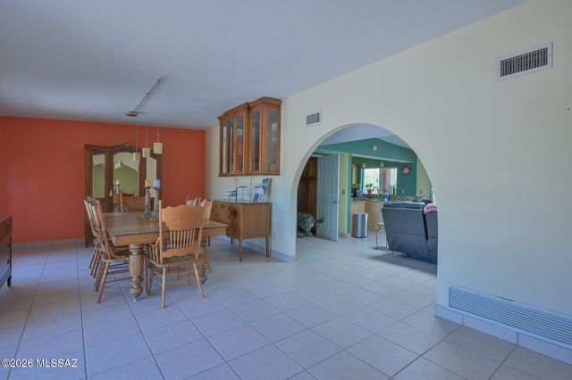 6520 E Calle De Amigos, Tucson, AZ 85750