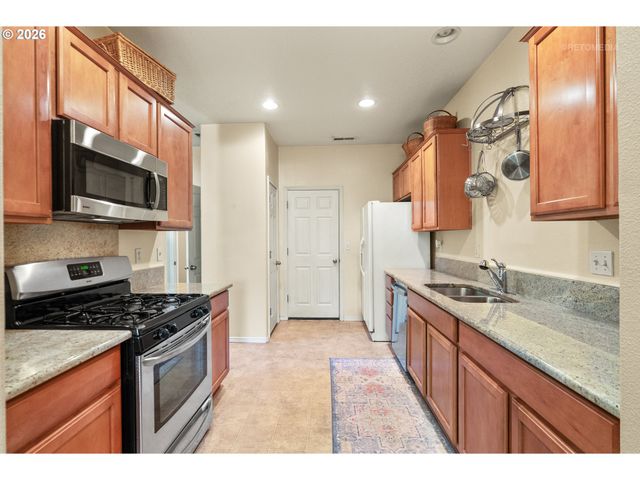 21147 Sw MADEIRA Ter, Sherwood, OR 97140