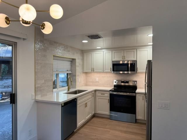 7213 La Tour, Sacramento, CA 95842