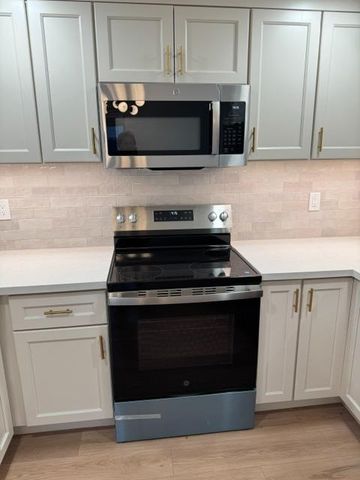 7213 La Tour, Sacramento, CA 95842