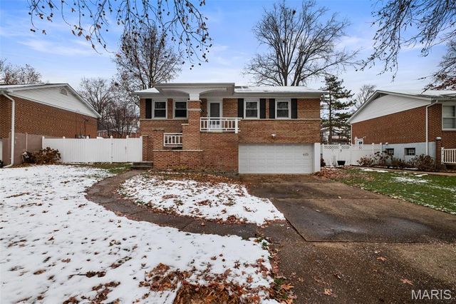 9213 Nemo Drive, St Louis, MO 63123