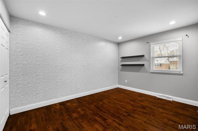 9213 Nemo Drive, St Louis, MO 63123