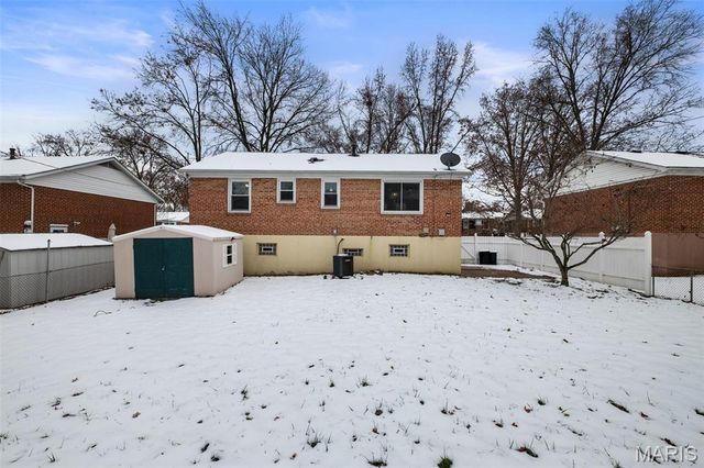 9213 Nemo Drive, St Louis, MO 63123