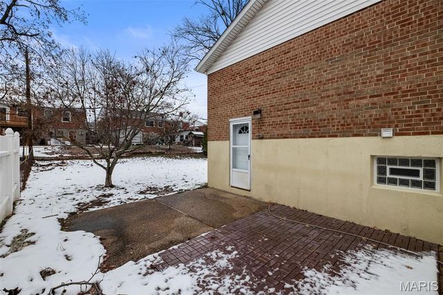 9213 Nemo Drive, St Louis, MO 63123