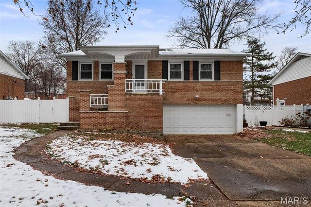 9213 Nemo Drive, St Louis, MO 63123