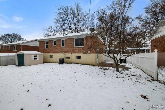 9213 Nemo Drive, St Louis, MO 63123