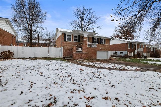 9213 Nemo Drive, St Louis, MO 63123