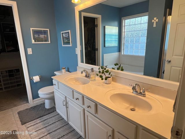 9216 Newbury Ct, Prospect, KY 40059