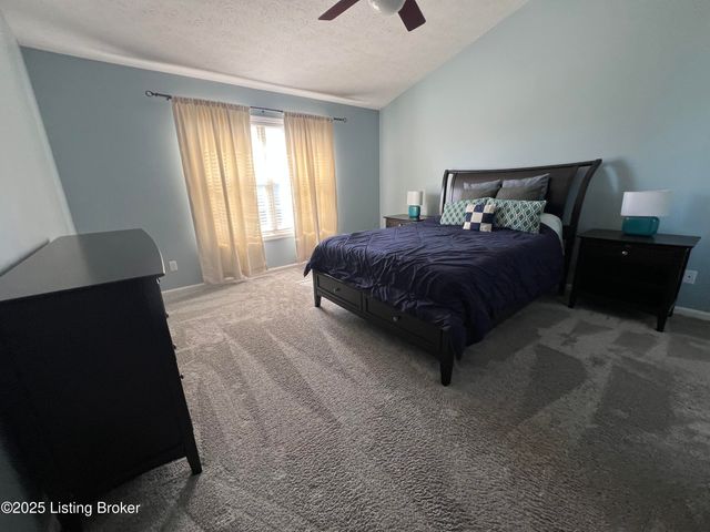 9216 Newbury Ct, Prospect, KY 40059