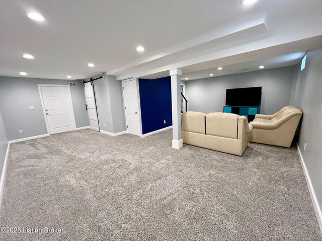9216 Newbury Ct, Prospect, KY 40059