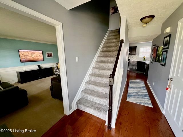 9216 Newbury Ct, Prospect, KY 40059