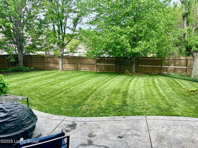 9216 Newbury Ct, Prospect, KY 40059