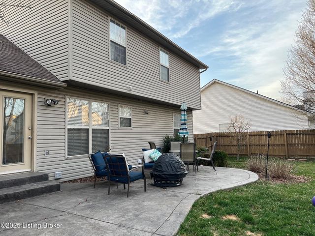 9216 Newbury Ct, Prospect, KY 40059