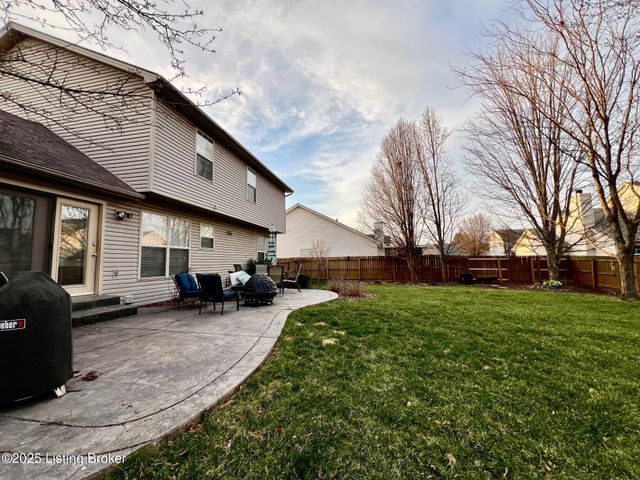 9216 Newbury Ct, Prospect, KY 40059