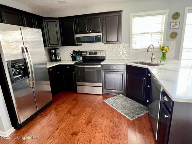 9216 Newbury Ct, Prospect, KY 40059
