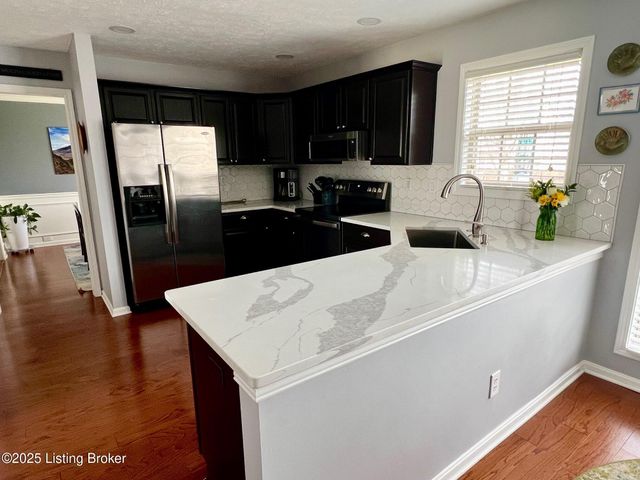 9216 Newbury Ct, Prospect, KY 40059