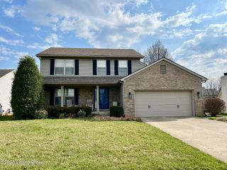9216 Newbury Ct, Prospect, KY 40059