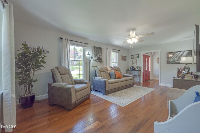 460 Northeast Oak Hill Street, Abingdon, VA 24210