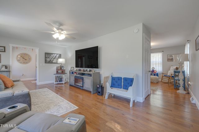 460 Northeast Oak Hill Street, Abingdon, VA 24210