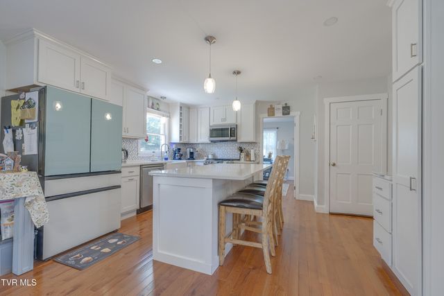 460 Northeast Oak Hill Street, Abingdon, VA 24210