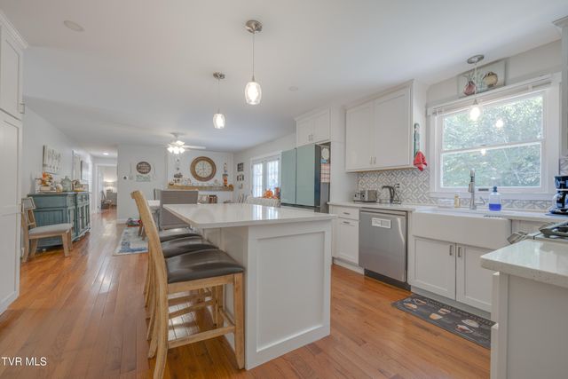 460 Northeast Oak Hill Street, Abingdon, VA 24210