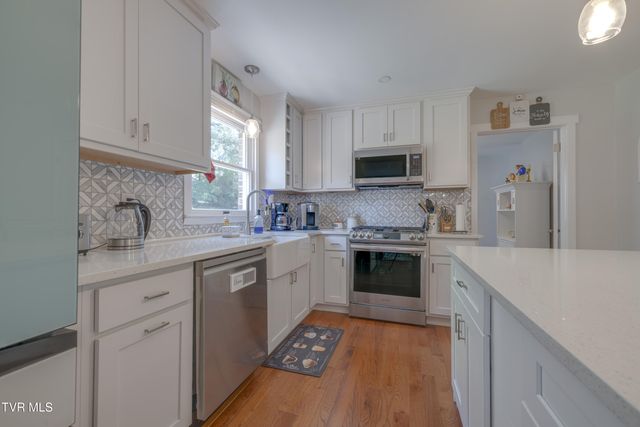 460 Northeast Oak Hill Street, Abingdon, VA 24210