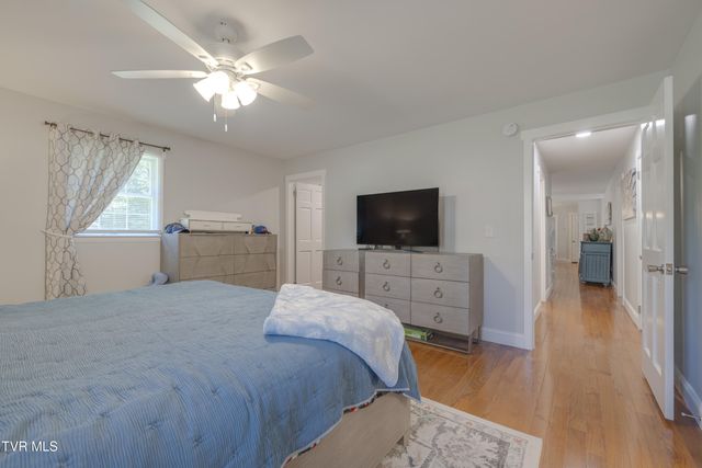 460 Northeast Oak Hill Street, Abingdon, VA 24210