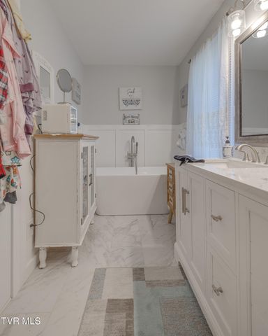 460 Northeast Oak Hill Street, Abingdon, VA 24210