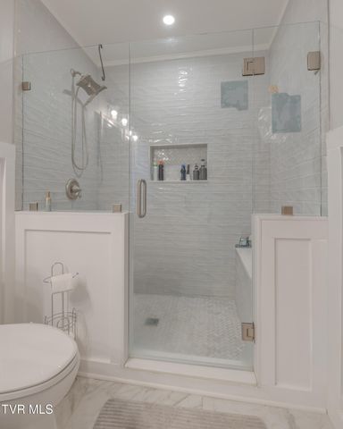 460 Northeast Oak Hill Street, Abingdon, VA 24210