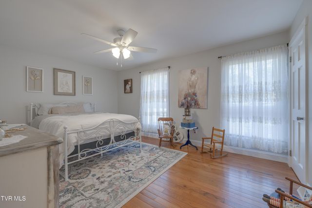 460 Northeast Oak Hill Street, Abingdon, VA 24210