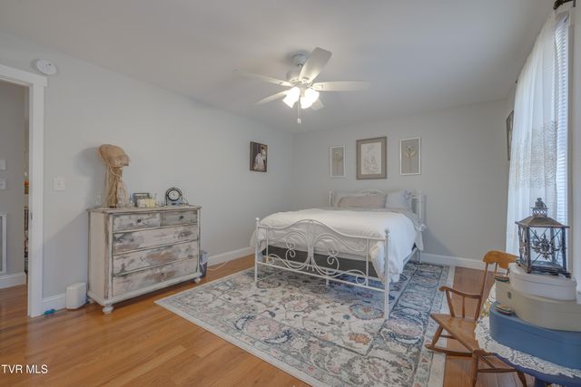 460 Northeast Oak Hill Street, Abingdon, VA 24210