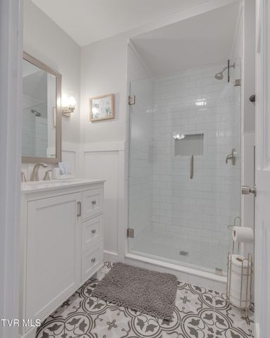 460 Northeast Oak Hill Street, Abingdon, VA 24210