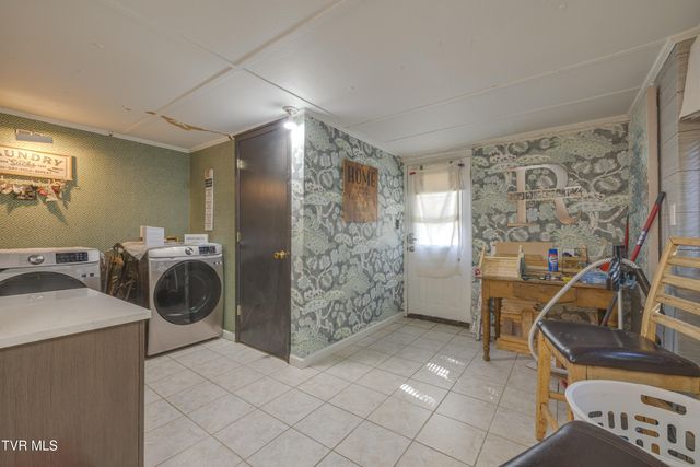460 Northeast Oak Hill Street, Abingdon, VA 24210