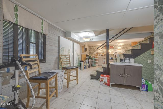 460 Northeast Oak Hill Street, Abingdon, VA 24210