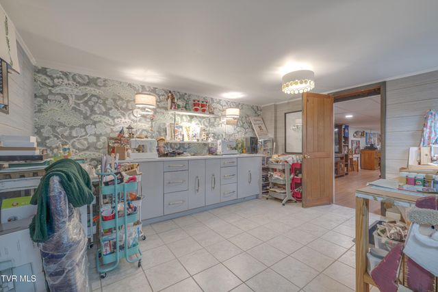 460 Northeast Oak Hill Street, Abingdon, VA 24210