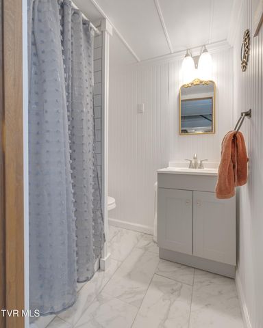 460 Northeast Oak Hill Street, Abingdon, VA 24210